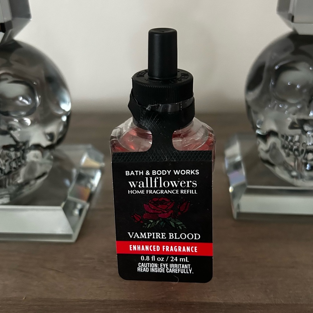 NWT Bath & Body Works Vampire Blood Wallflower Fragrance Refill (1)